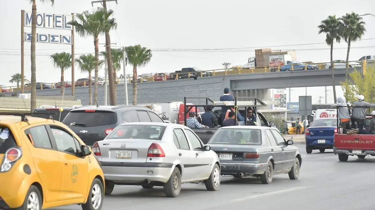 06 Vehículos protagonizan carambola en el Periférico